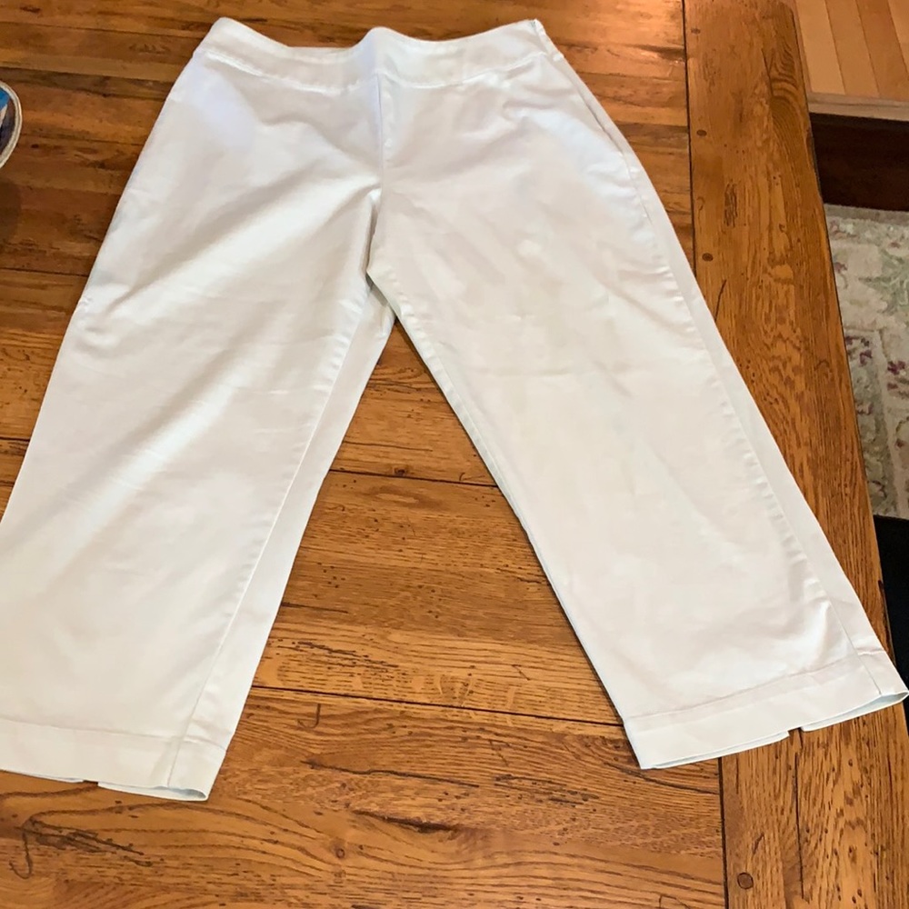 Chico’s side zip light beige crops.